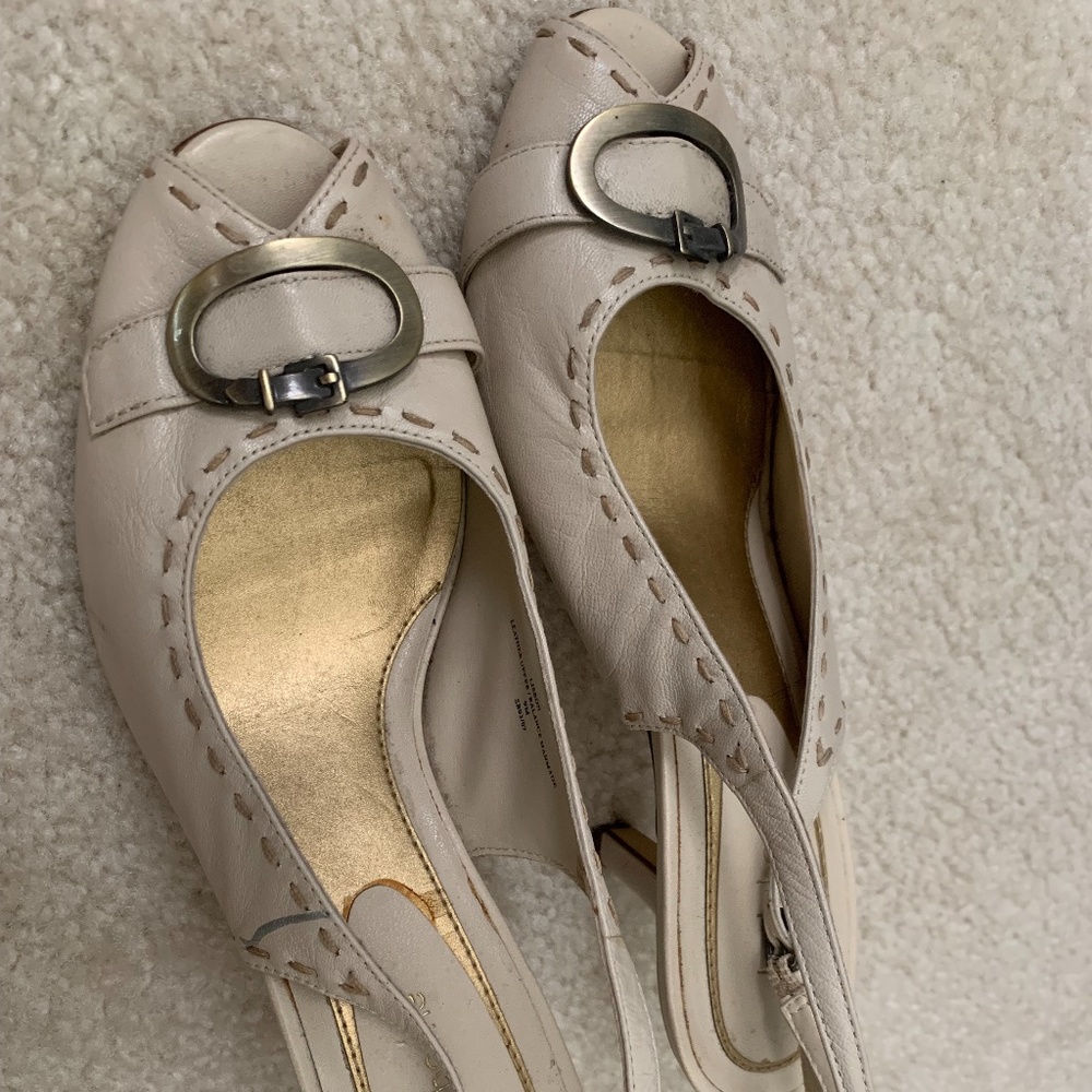Peep Toe, kitten heel buckle sandal